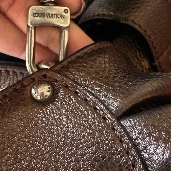 Extra Large Louis Vuitton Mahina bronze Leather Shoulder Bag - Picture 9 of 16